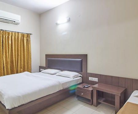 Airlines Hotel Mysuru Zewnętrze zdjęcie